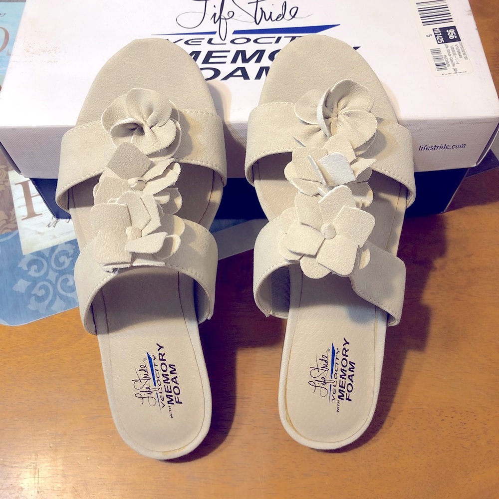 Life Stride Velocity Memory foam Camille wide width sandals - size 6W